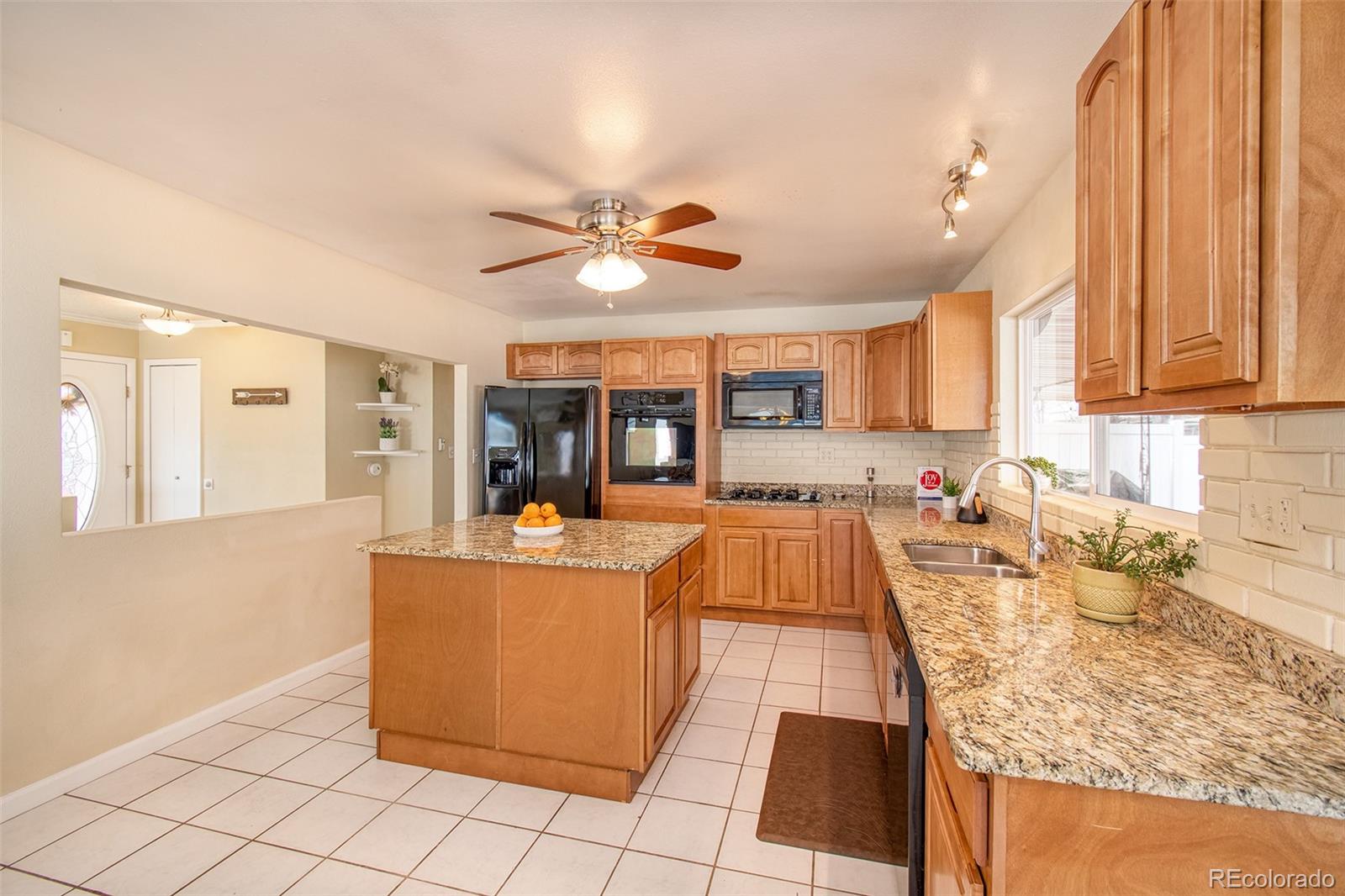 5533 Raritan Way Denver, CO 80221 - Photo 7 of 30
