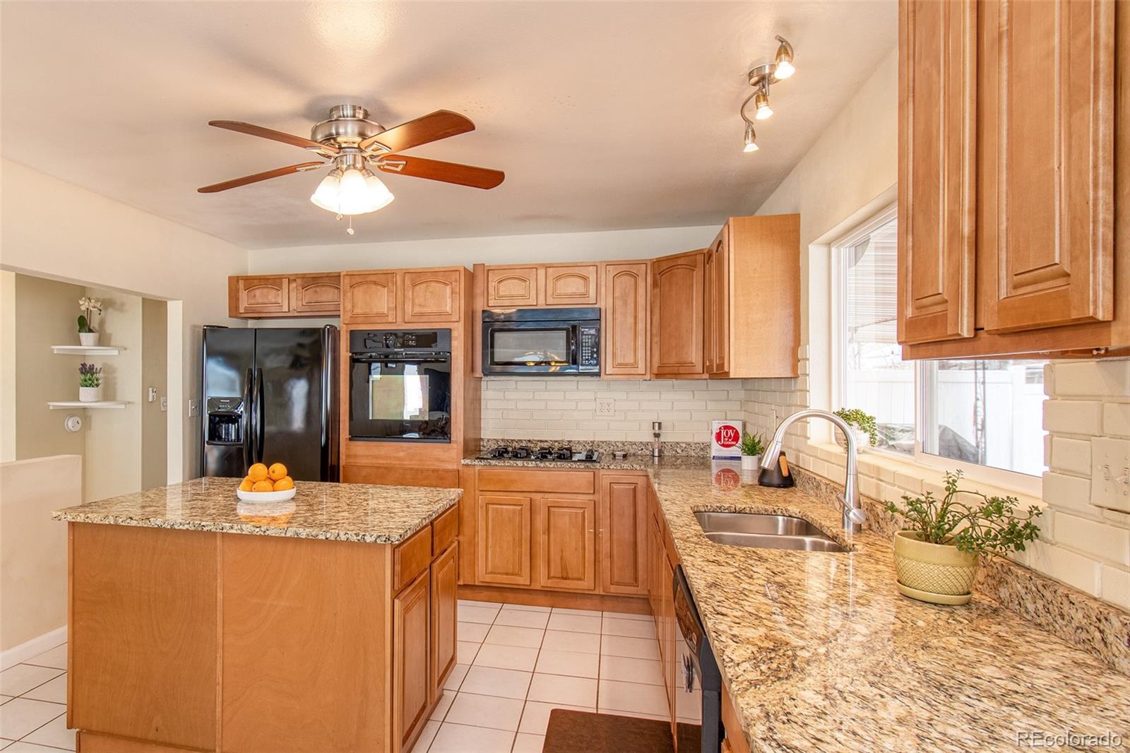 5533 Raritan Way Denver, CO 80221 - Photo 9 of 30