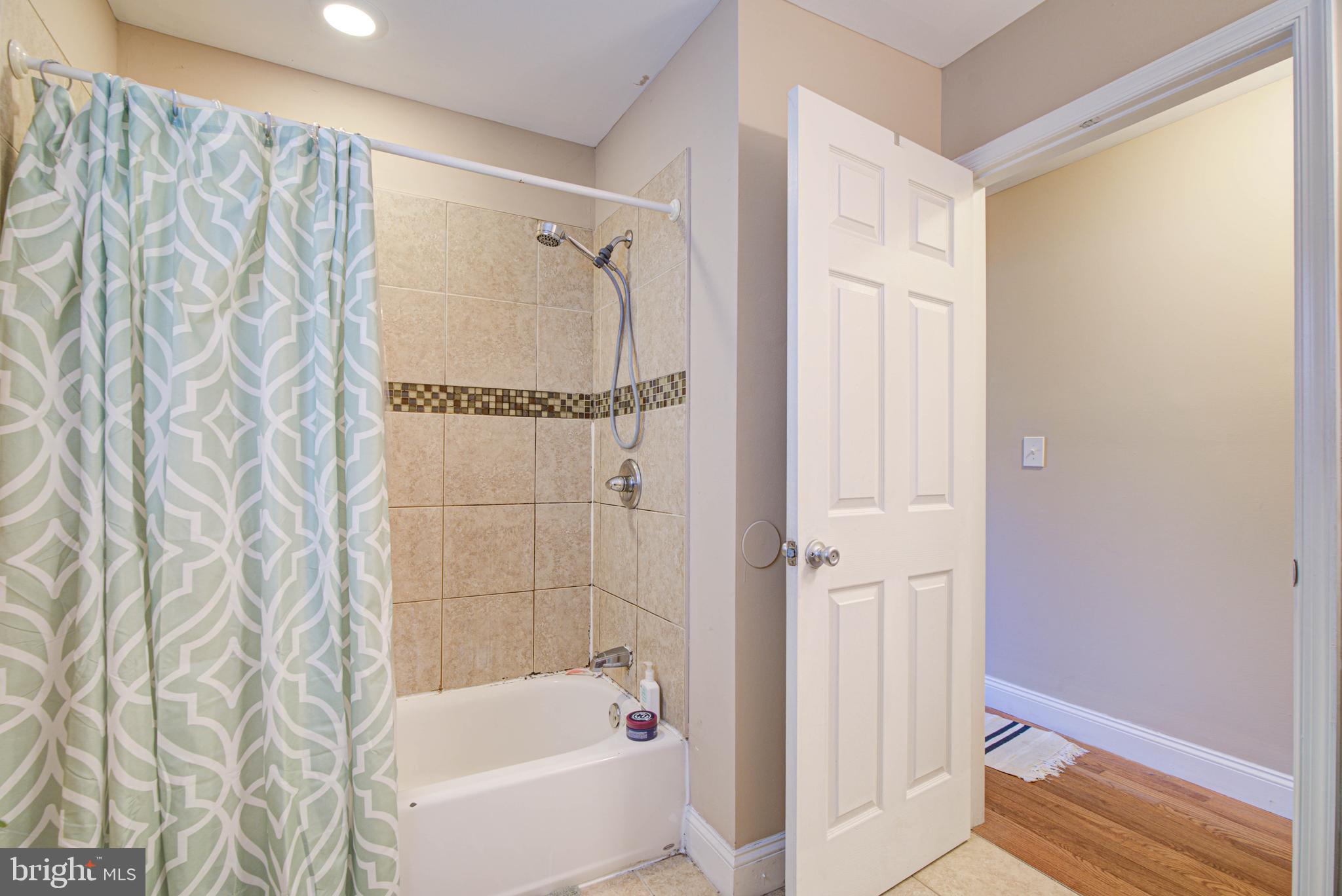 1912 North 18th Street Philadelphia, PA 19121 - Photo 37 of 38 Unit B 2nd bath