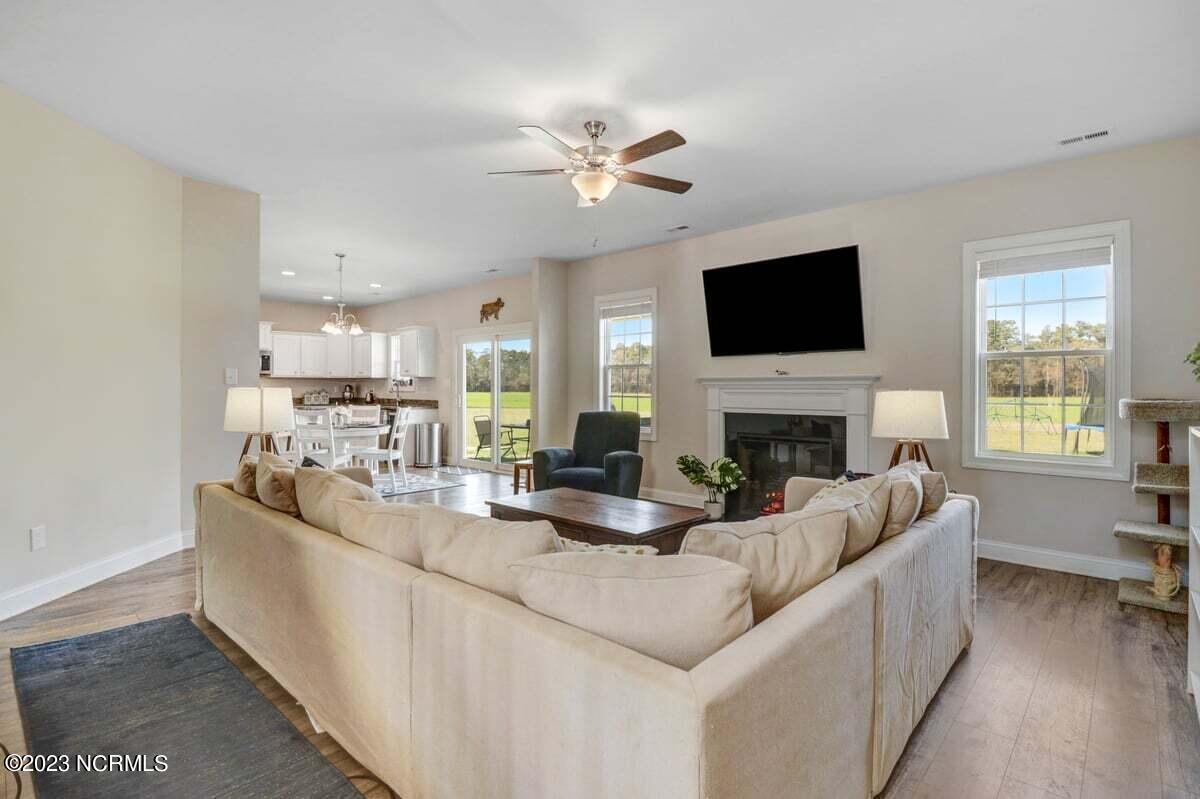 407 Pointe Drive La Grange, NC 28551 - Photo 11 of 41 407 Pointe Dr-23