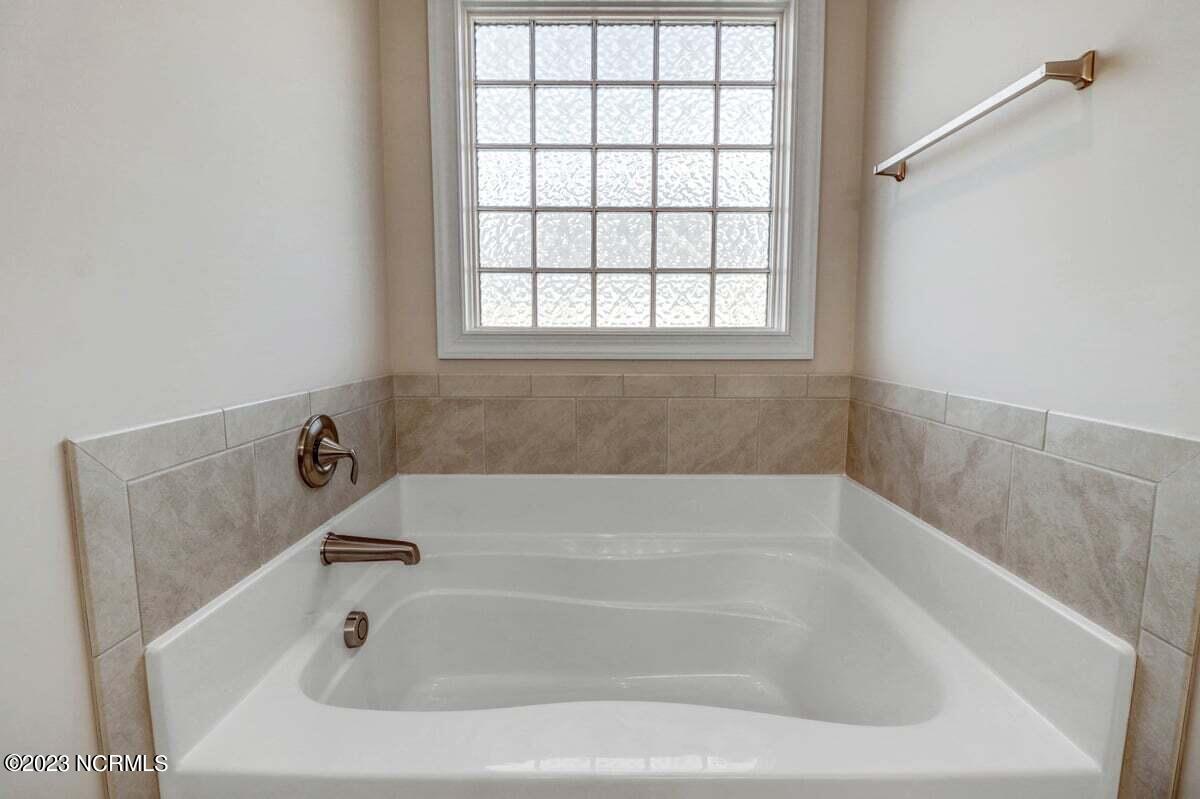 407 Pointe Drive La Grange, NC 28551 - Photo 21 of 41 407 Pointe Dr-35