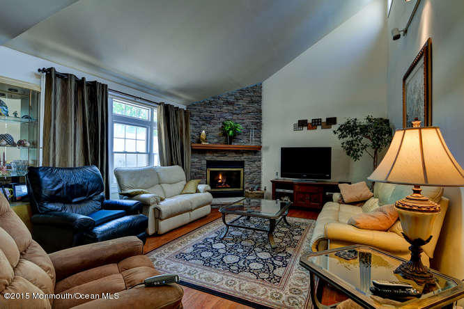 805 Cassville Road Jackson, NJ 08527 - Photo 5 of 36 805 Cassville Rd Jackson NJ-small-010-Fa