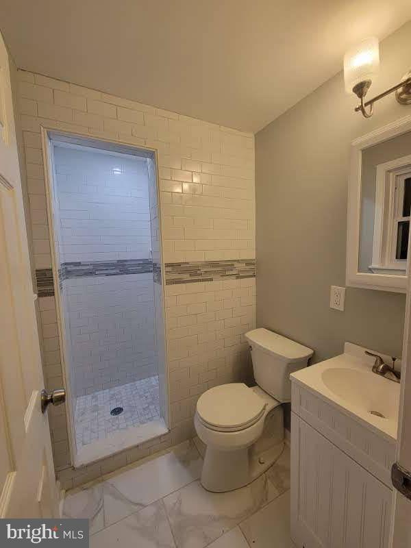2868 Welsh Road Philadelphia, PA 19152 - Photo 15 of 22 Main bedroom bathroom