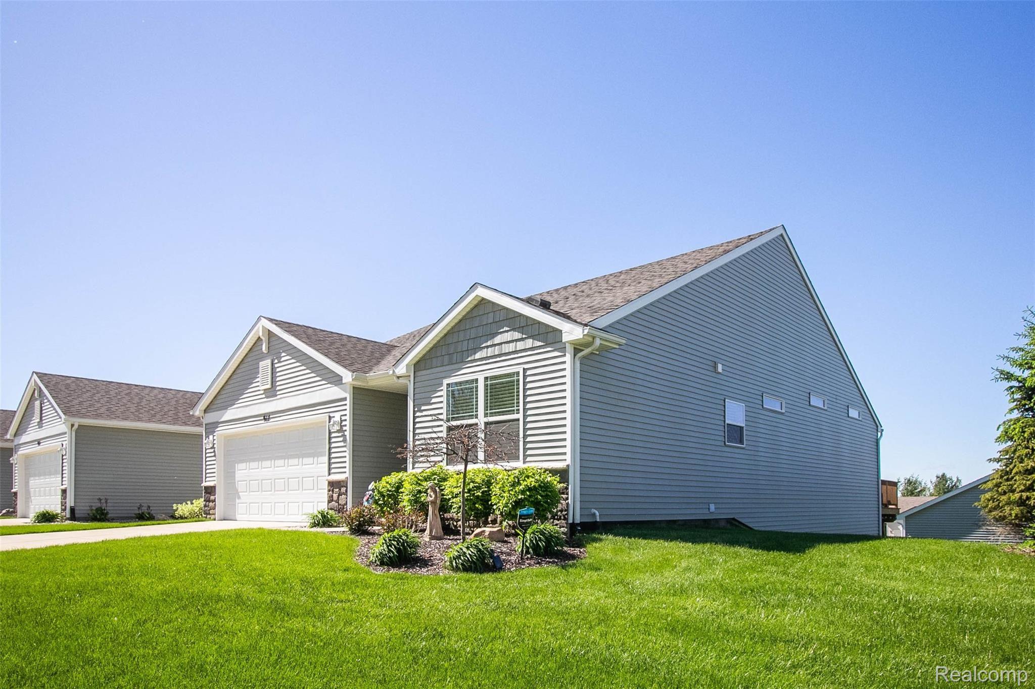 917 Spirea Howell, MI 48843 - Photo 2 of 40 2.jpg