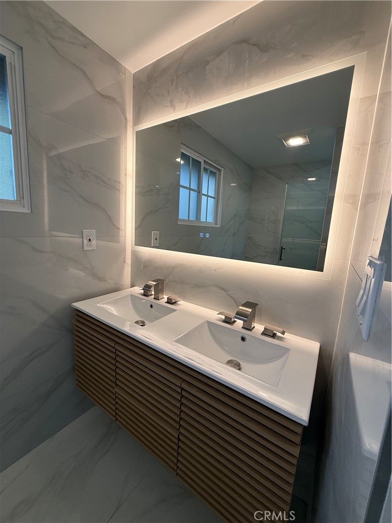 9123 Woodley Avenue North Hills, CA 91343 - Photo 3 of 33