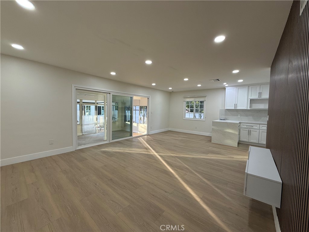 9123 Woodley Avenue North Hills, CA 91343 - Photo 31 of 33