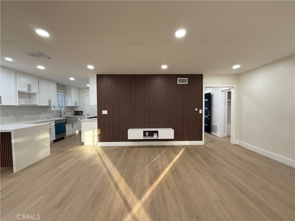 9123 Woodley Avenue North Hills, CA 91343 - Photo 7 of 33