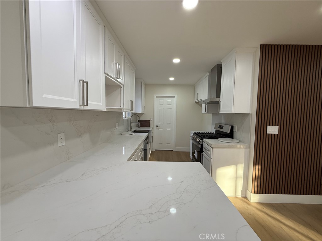 9123 Woodley Avenue North Hills, CA 91343 - Photo 9 of 33