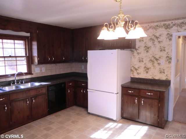 4031 North Hen Peck Road Quinton, VA 23141 - Photo 5 of 7 Kitchen