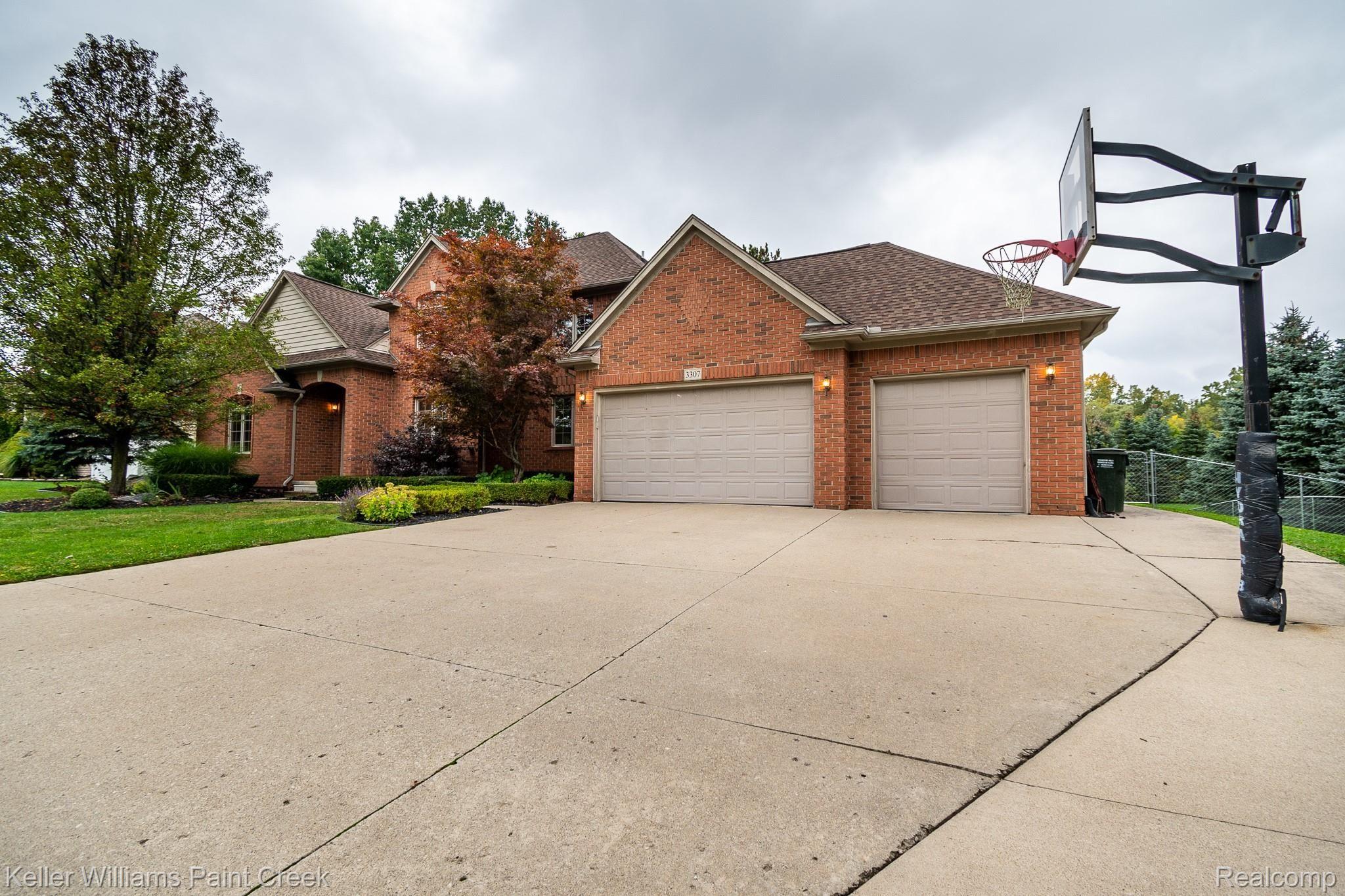 3307 Hazelton Avenue Rochester, MI 48307 - Photo 2 of 41 Large driveway featuring 3 car garage!