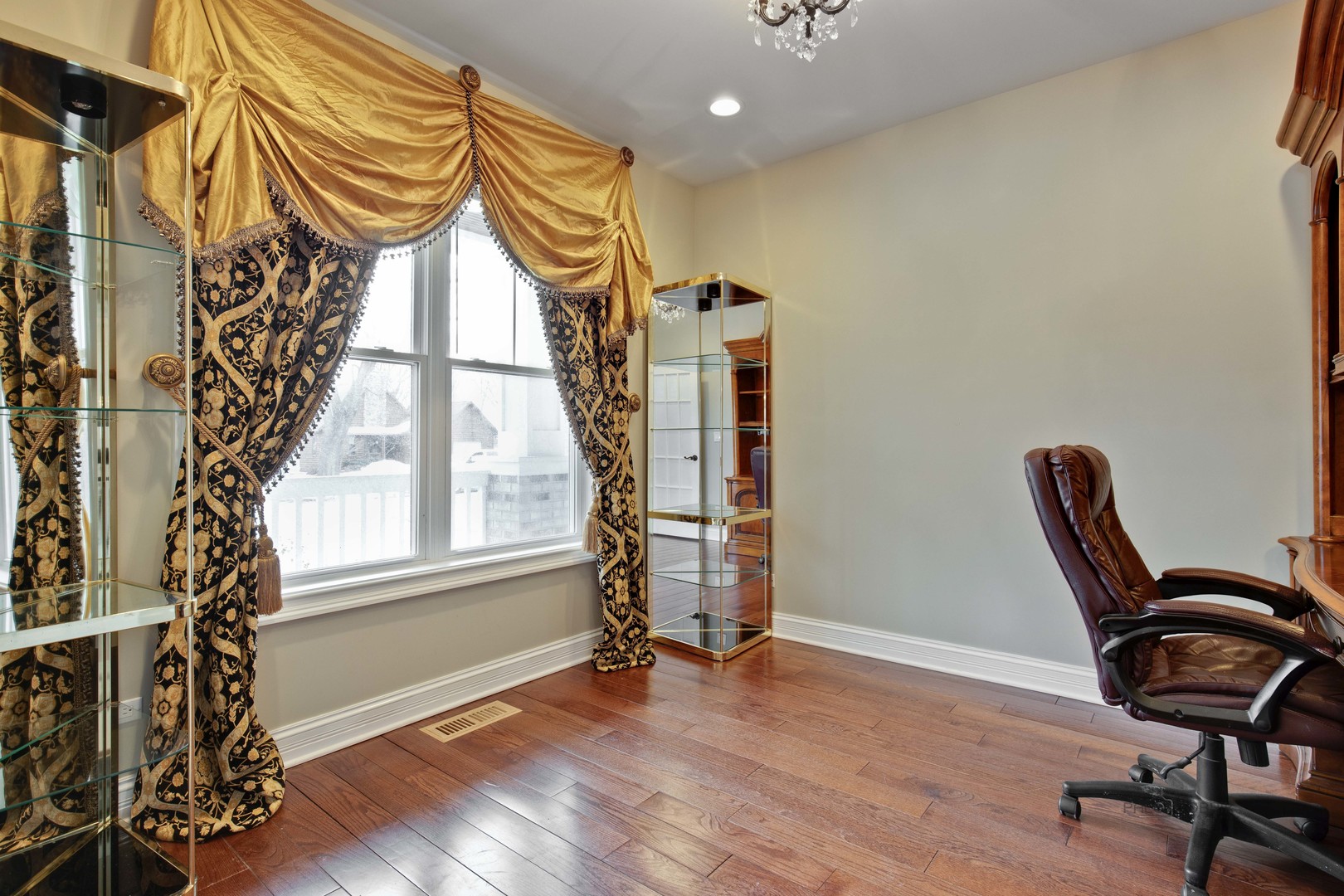 1557 Harding Road Northfield, IL 60093 - Photo 15 of 54 Gallery Image 15