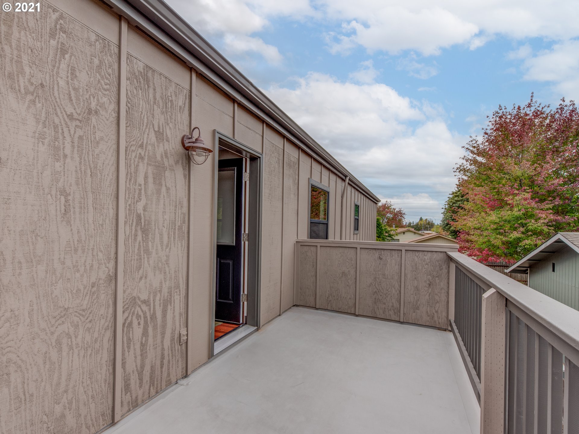 372 South 57th Place Springfield, OR 97478 - Photo 20 of 29 a view of a house with a backyard