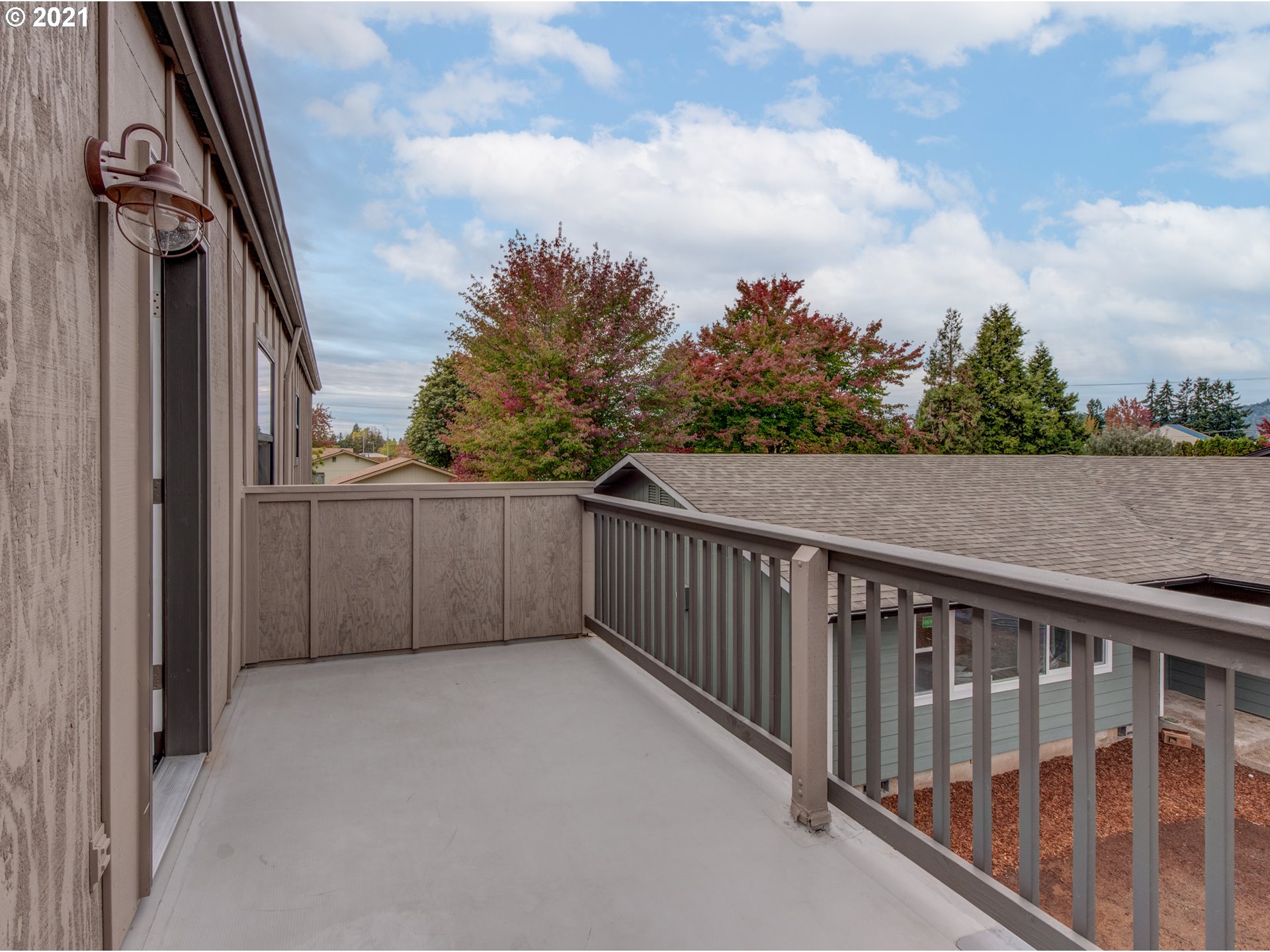 372 South 57th Place Springfield, OR 97478 - Photo 21 of 29 a view of balcony