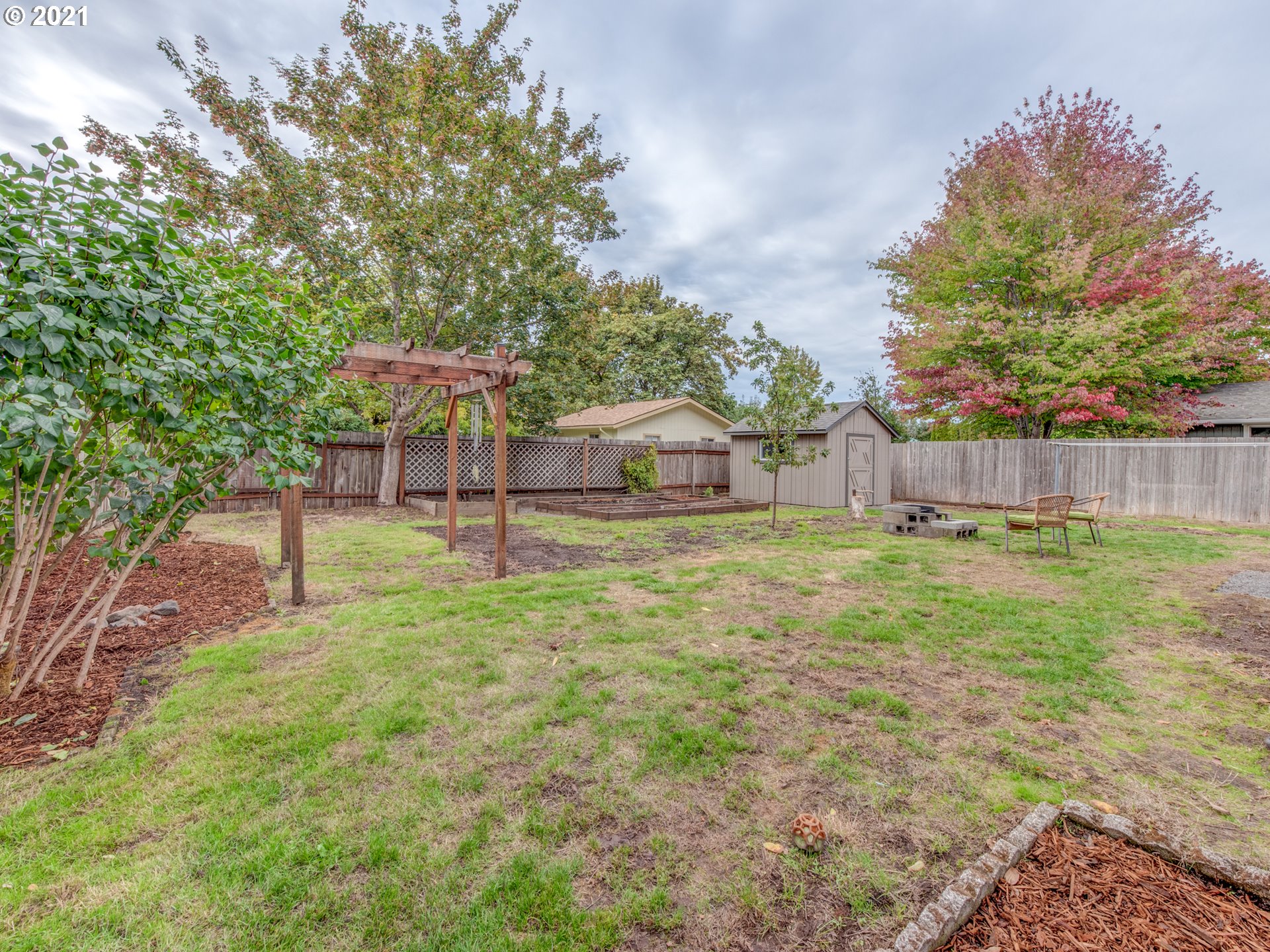 372 South 57th Place Springfield, OR 97478 - Photo 25 of 29 a view of a house with backyard and a sitting area