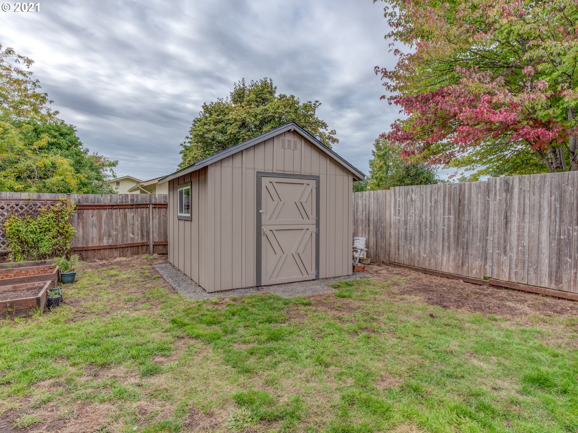 372 South 57th Place Springfield, OR 97478 - Photo 28 of 29 a view of backyard with green space
