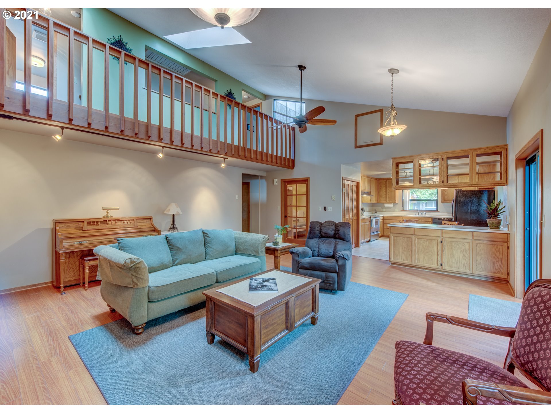372 South 57th Place Springfield, OR 97478 - Photo 4 of 29 a living room with furniture a ceiling fan and a rug
