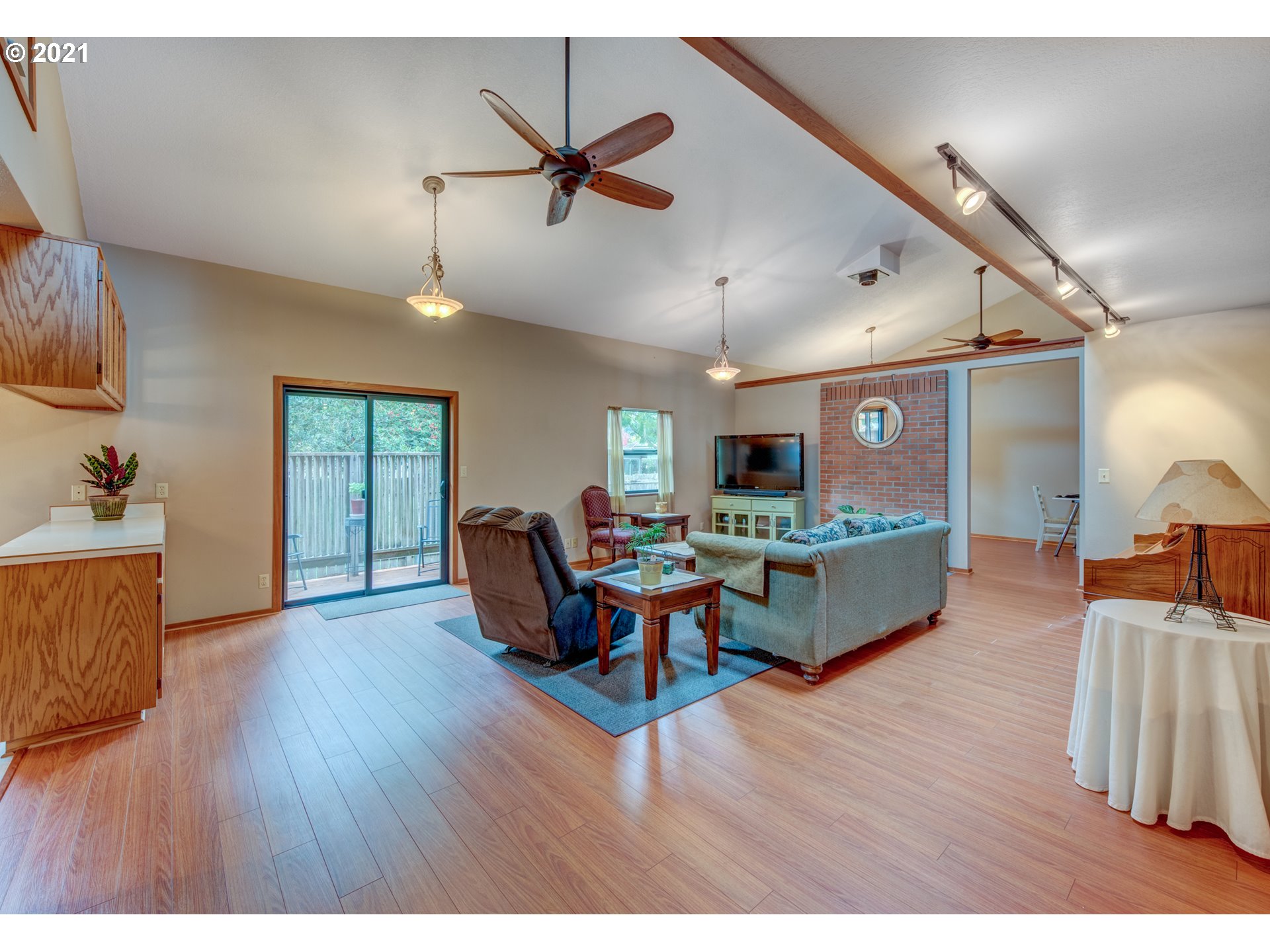 372 South 57th Place Springfield, OR 97478 - Photo 5 of 29 a living room with furniture and a wooden floor