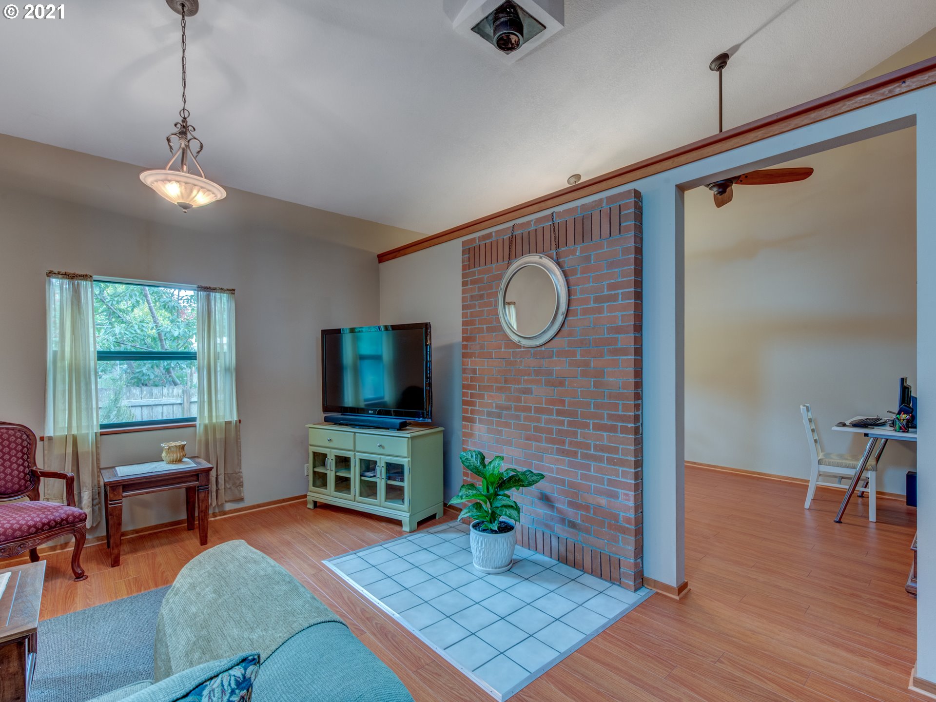 372 South 57th Place Springfield, OR 97478 - Photo 6 of 29 a living room with furniture and a flat screen tv