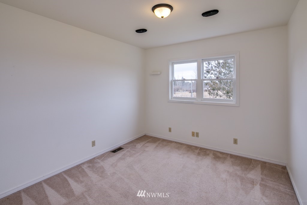 2214 East Hemmi Road Everson, WA 98247 - Photo 15 of 25 Gallery Image 15