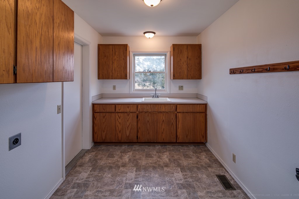 2214 East Hemmi Road Everson, WA 98247 - Photo 16 of 25 Gallery Image 16