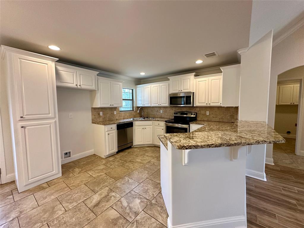 198 Bent Tree Loop Haughton, LA 71037 - Photo 7 of 32 a kitchen with stainless steel appliances granite countertop a refrigerator and a stove top oven
