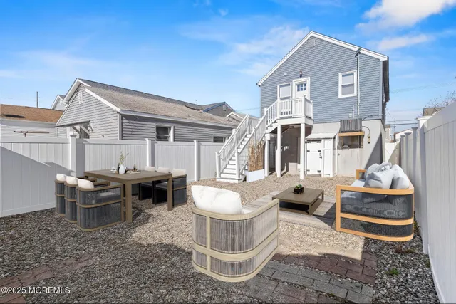 an aerial view of residential building and lake