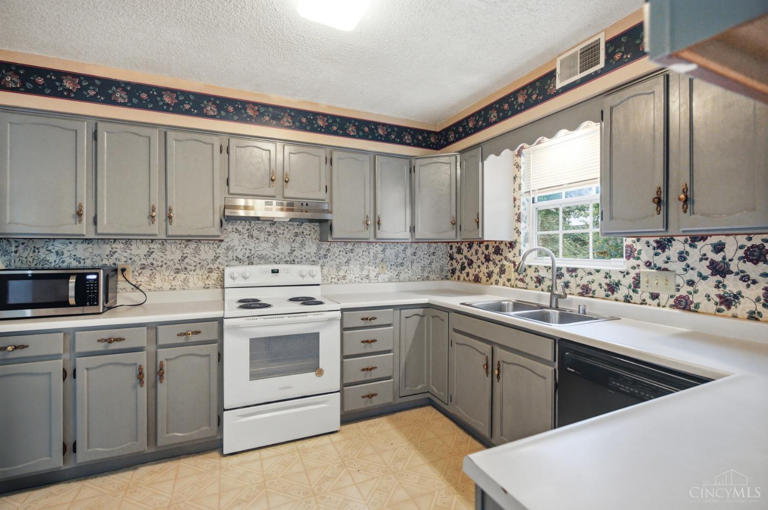 3435 Blue Rock Road Cincinnati, OH 45247 - Photo 21 of 49