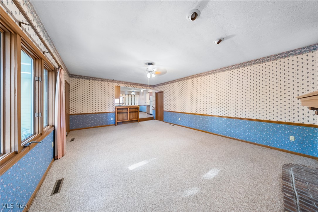 6623 Springdale Road Cleveland, OH 44130 - Photo 13 of 38