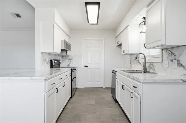 $270,000 | 922 Vail Highlands Circle, Hewitt, TX 76643