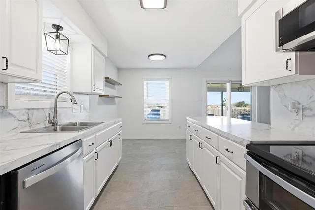 $270,000 | 922 Vail Highlands Circle, Hewitt, TX 76643