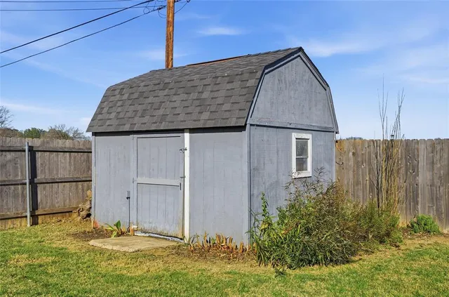 $270,000 | 922 Vail Highlands Circle, Hewitt, TX 76643