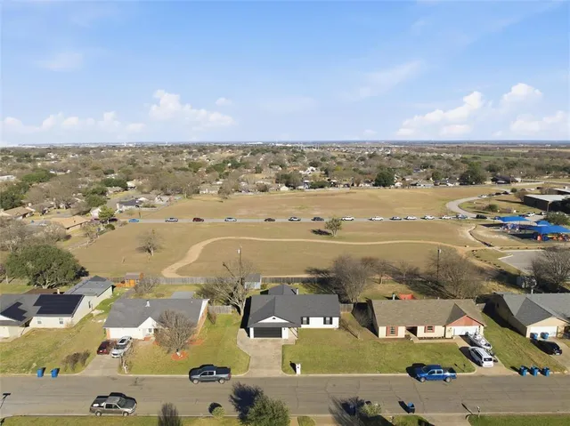 $270,000 | 922 Vail Highlands Circle, Hewitt, TX 76643