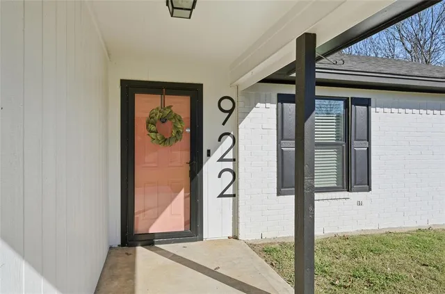 $270,000 | 922 Vail Highlands Circle, Hewitt, TX 76643