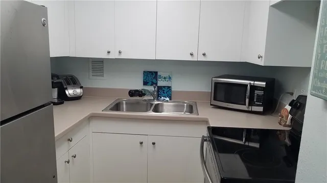 $2,600 | 880 Mandalay Avenue, Unit N411, Clearwater Beach, FL 33767