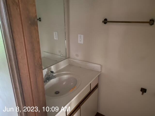 348 River Road, Unit B1 Bluff City, TN 37618 - Photo 2 of 7 river rd bath 1 060823