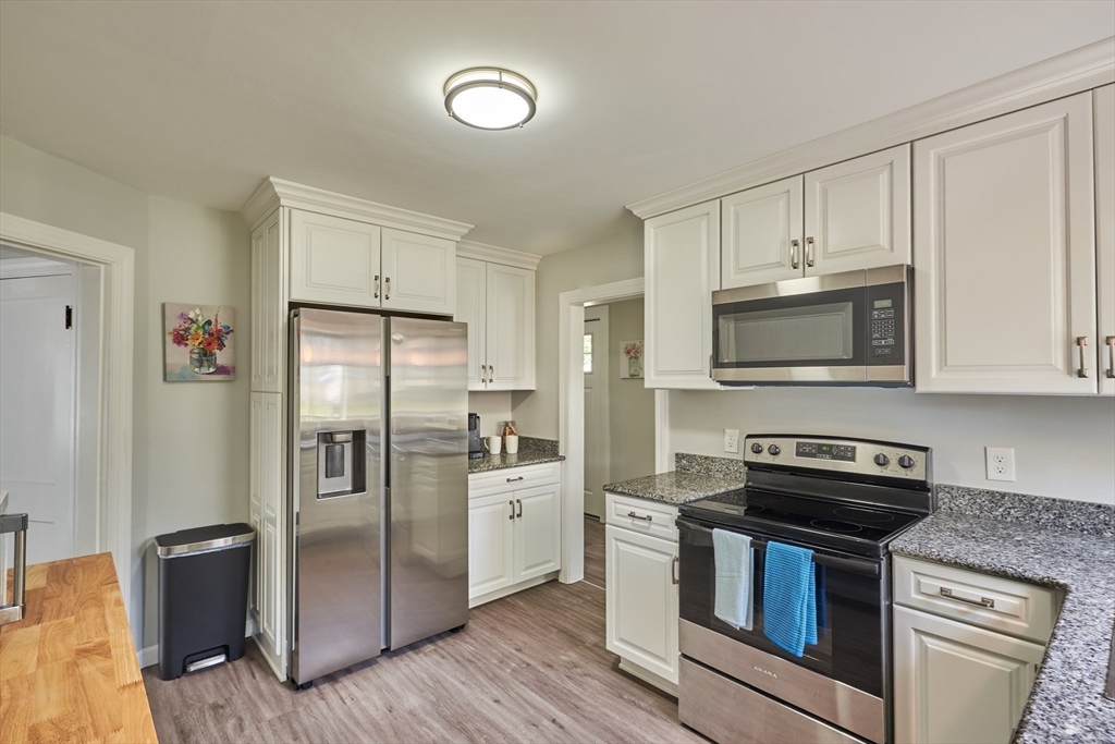 11 Putnam Road North Andover, MA 01845 - Photo 3 of 25 Gallery Image 3