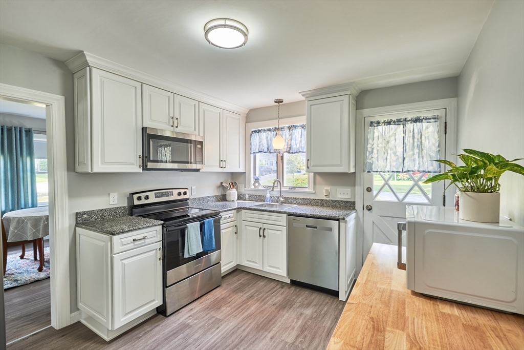 11 Putnam Road North Andover, MA 01845 - Photo 4 of 25 Gallery Image 4