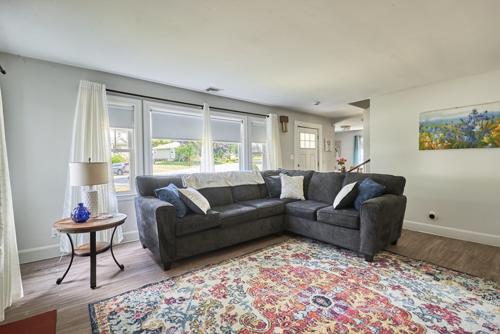 11 Putnam Road North Andover, MA 01845 - Photo 8 of 25 Gallery Image 8