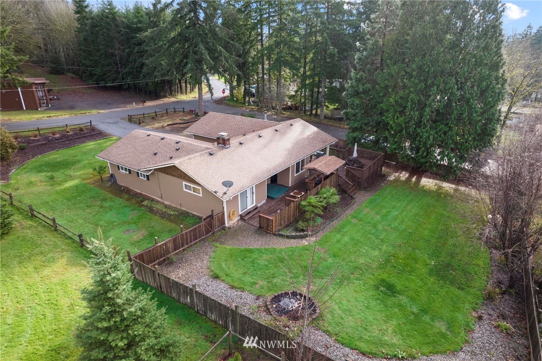 167 Hillcrest Road Chehalis, WA 98532 - Photo 2 of 26 an aerial view of a house with garden space and street view