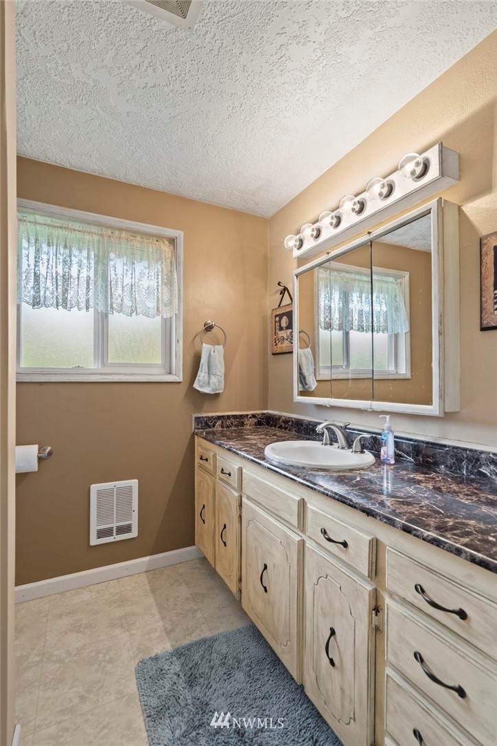 167 Hillcrest Road Chehalis, WA 98532 - Photo 13 of 26 a bathroom with a granite countertop sink mirror and window
