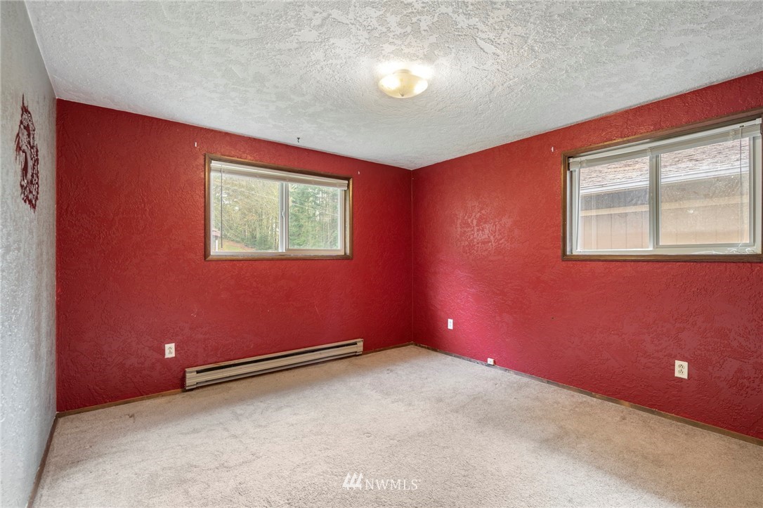 167 Hillcrest Road Chehalis, WA 98532 - Photo 14 of 26 a view of an empty room with a window