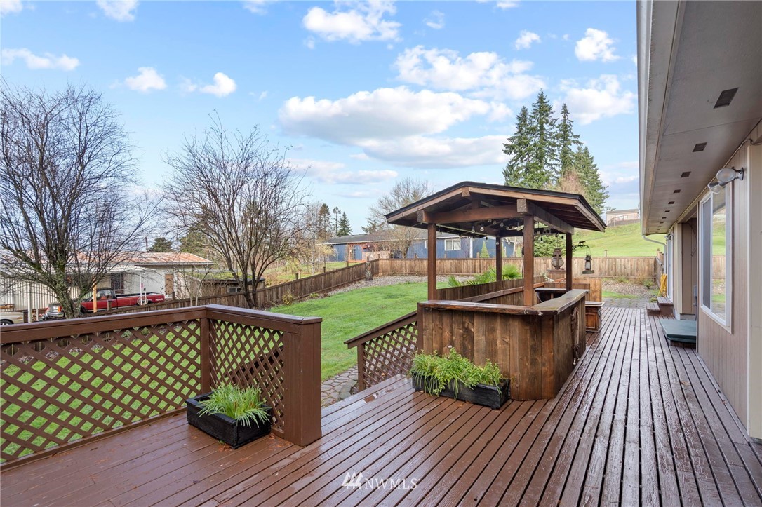 167 Hillcrest Road Chehalis, WA 98532 - Photo 20 of 26 a view of a wooden deck with furniture