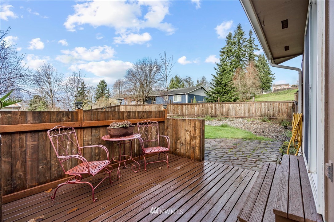 167 Hillcrest Road Chehalis, WA 98532 - Photo 23 of 26 a view of a chairs on the roof deck