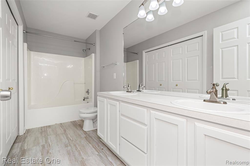 4648 Pond Run Canton, MI 48188 - Photo 31 of 47