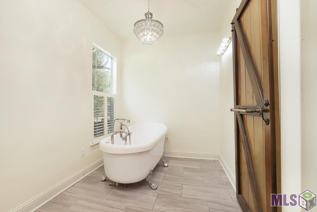 905 North River Road Denham Springs, LA 70726 - Photo 17 of 31 Primary bath