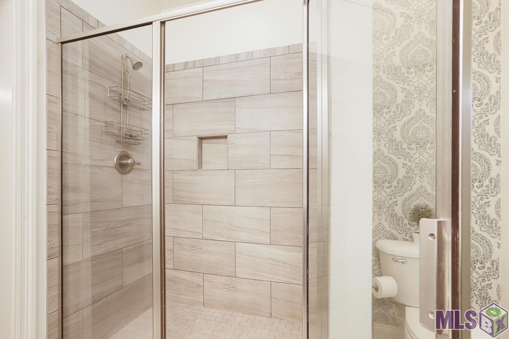 905 North River Road Denham Springs, LA 70726 - Photo 18 of 31 Primary Shower