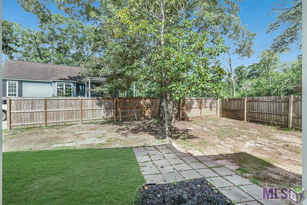 905 North River Road Denham Springs, LA 70726 - Photo 25 of 31 Yard