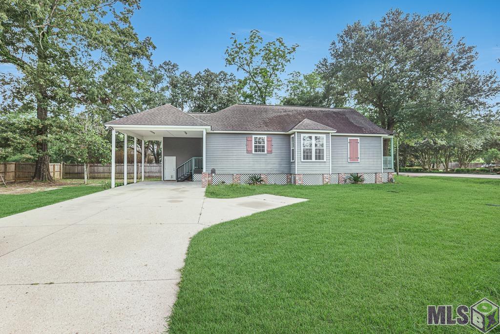 905 North River Road Denham Springs, LA 70726 - Photo 26 of 31 Driveway View