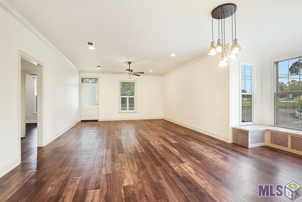 905 North River Road Denham Springs, LA 70726 - Photo 4 of 31 Vacant Living room