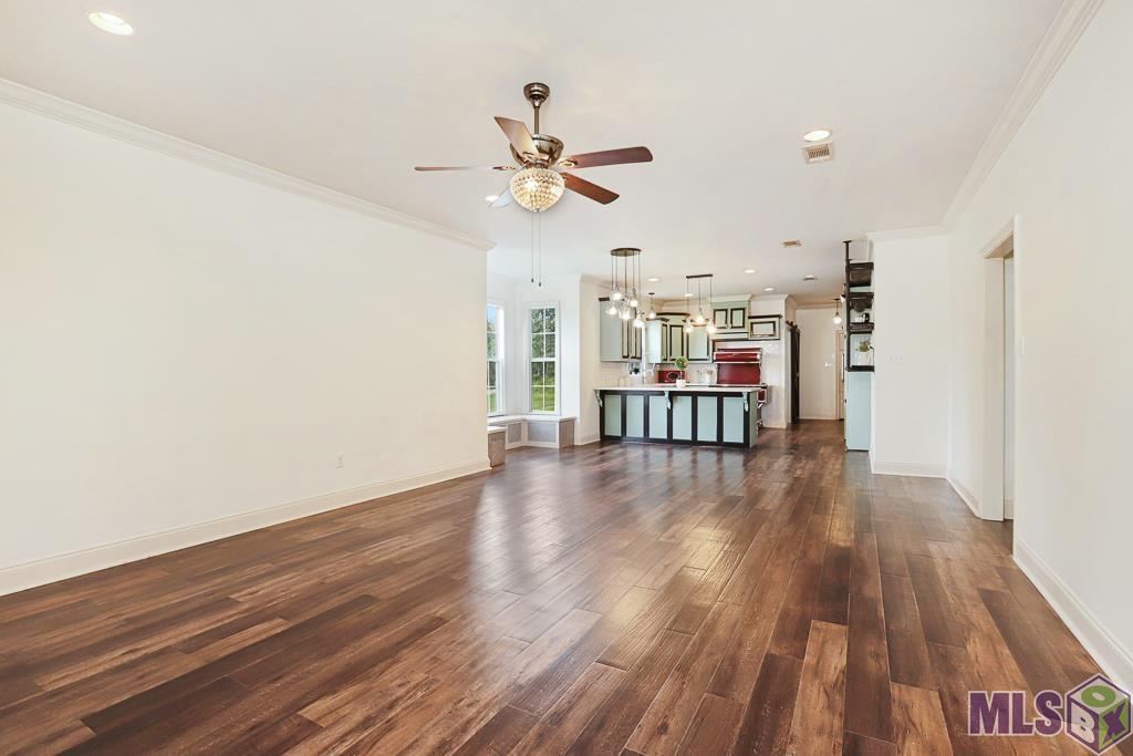 905 North River Road Denham Springs, LA 70726 - Photo 5 of 31 Living room/kitchen